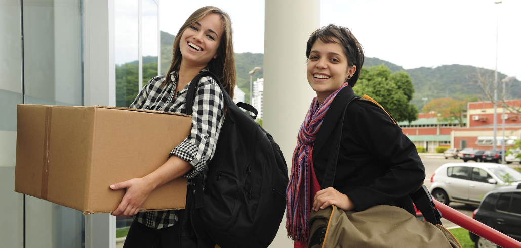 4-Benefits-of-Using-Self-Storage-Companies-for-Moving-an-International-Students
